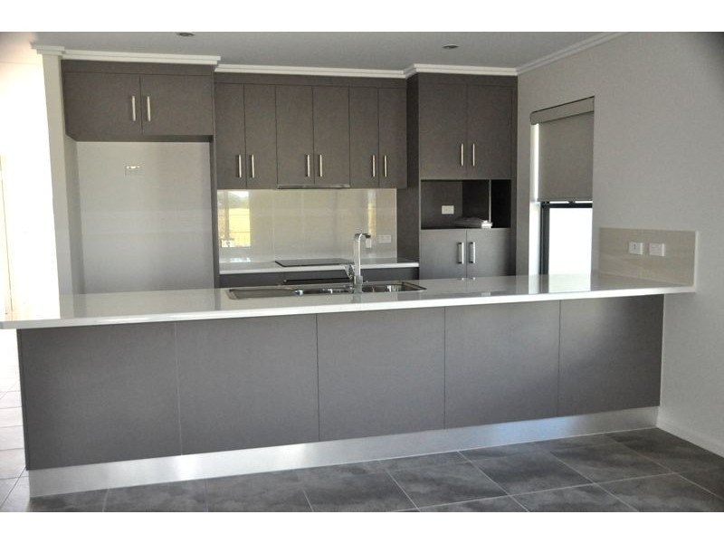 75 Makybe Diva Drv, Ooralea QLD 4740