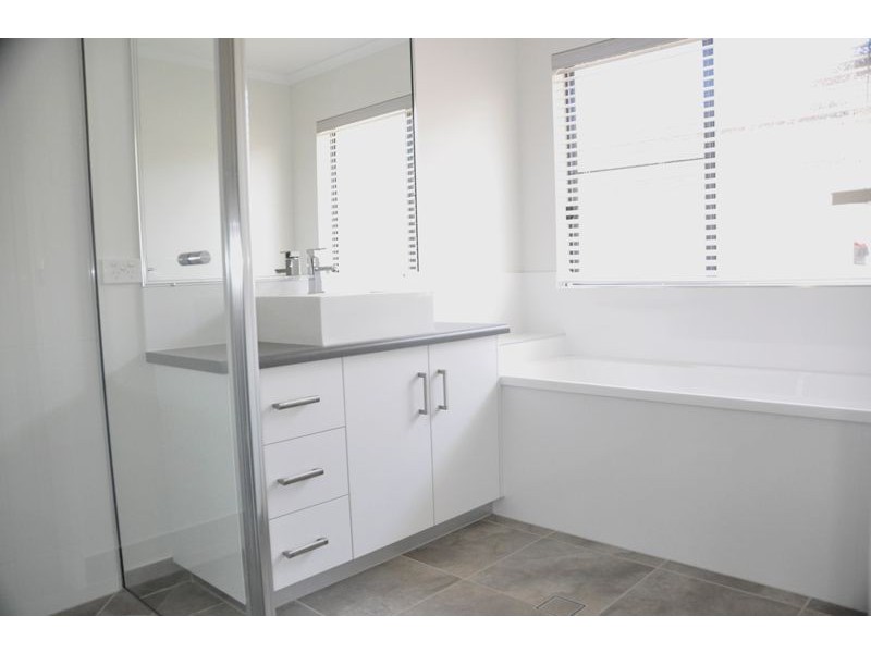 75 Makybe Diva Drv, Ooralea QLD 4740