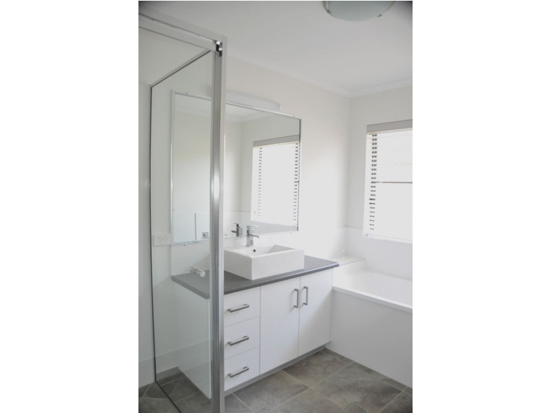 75 Makybe Diva Drv, Ooralea QLD 4740