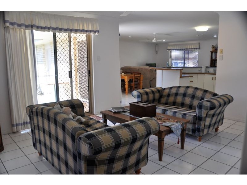 25 Caledonian Drv, Beaconsfield QLD 4740