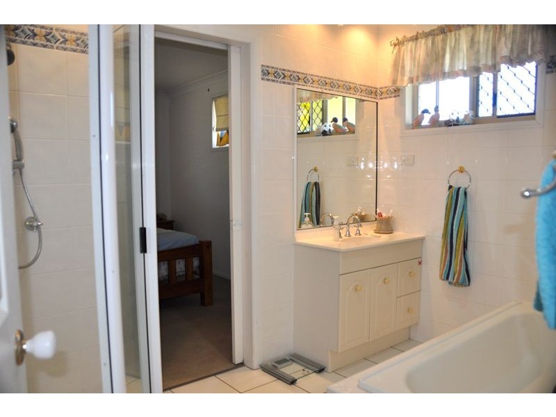25 Caledonian Drv, Beaconsfield QLD 4740