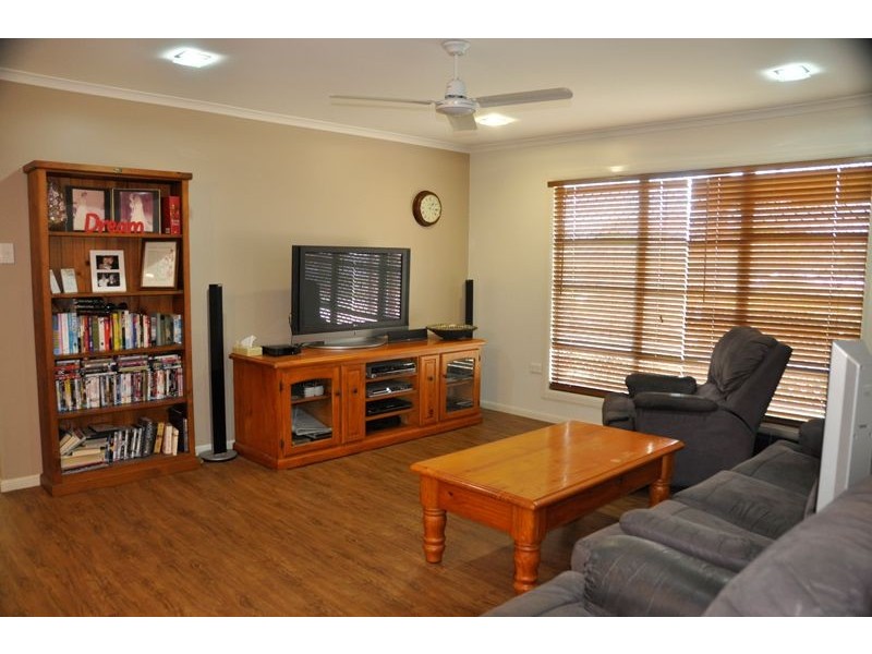20 Schapers Rd, Glenella QLD 4740