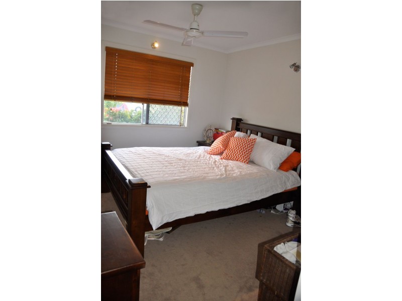 20 Schapers Rd, Glenella QLD 4740