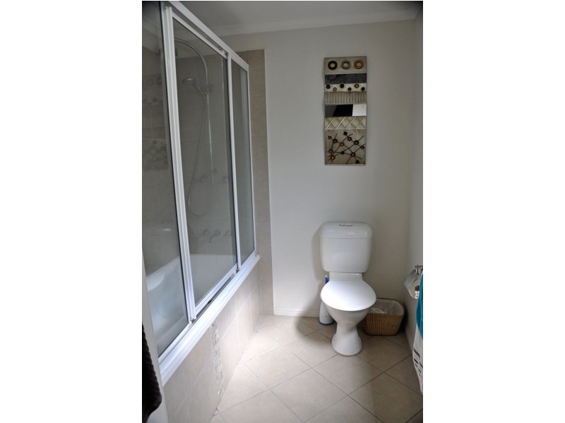 20 Schapers Rd, Glenella QLD 4740