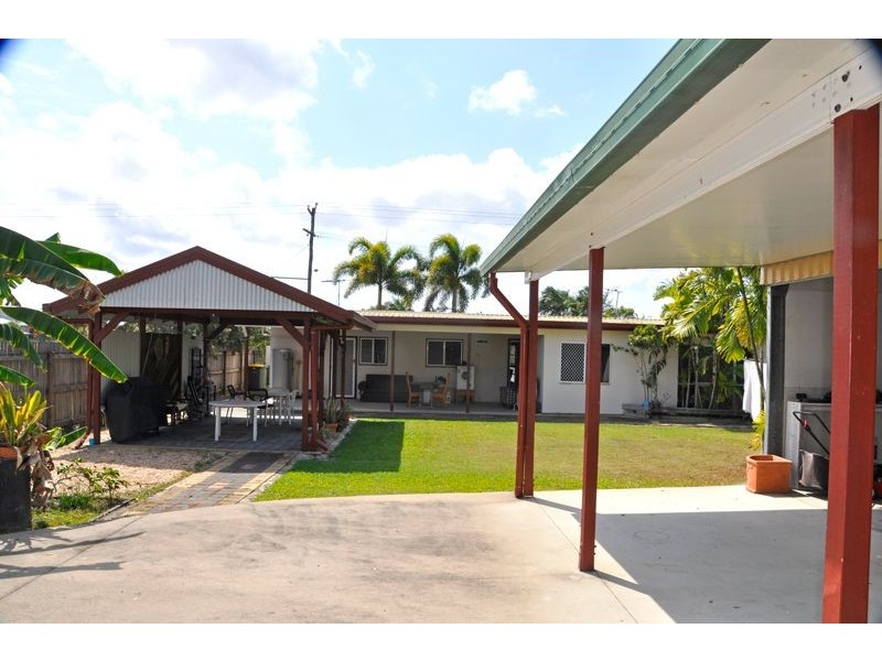 20 Schapers Rd, Glenella QLD 4740