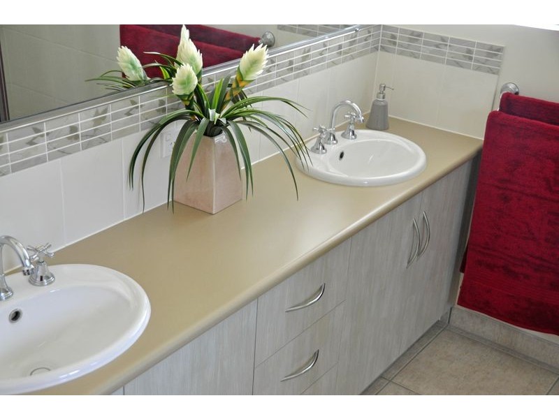 28 Manning St, Rural View QLD 4740