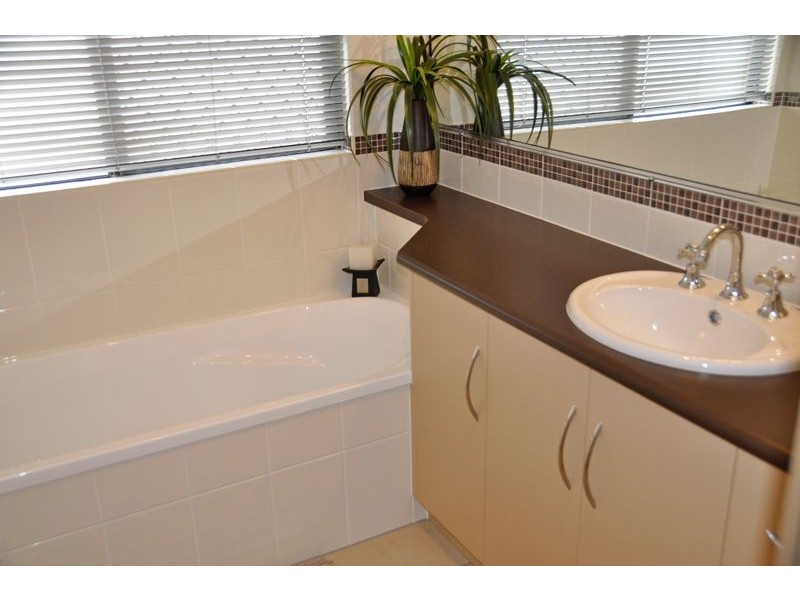 28 Manning St, Rural View QLD 4740