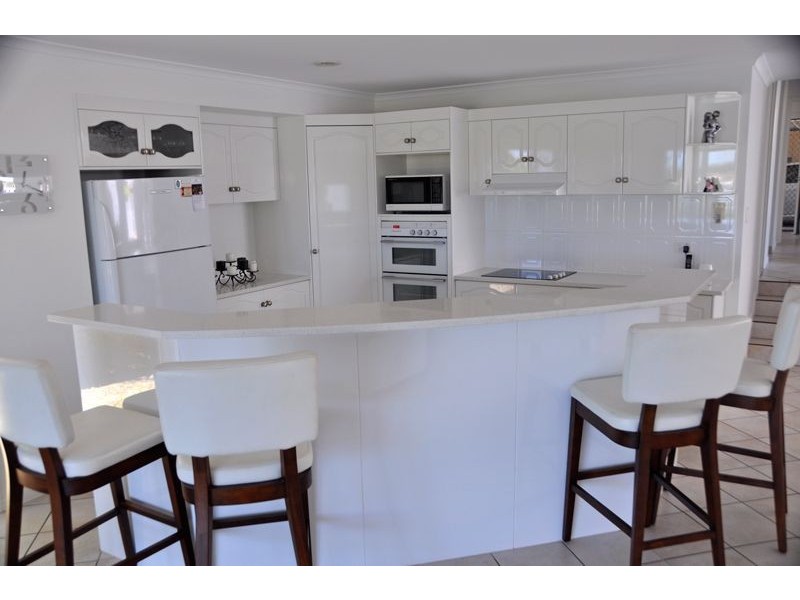 10 Palmview Crt, Rural View QLD 4740