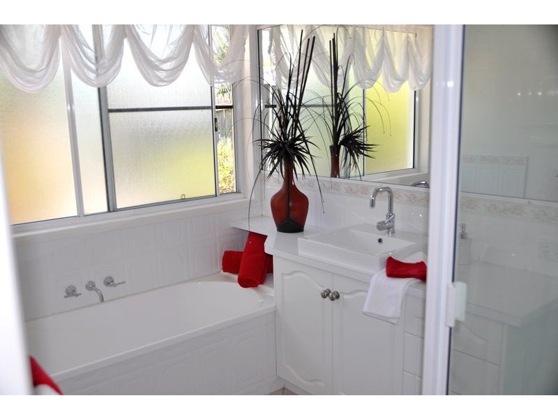 10 Palmview Crt, Rural View QLD 4740