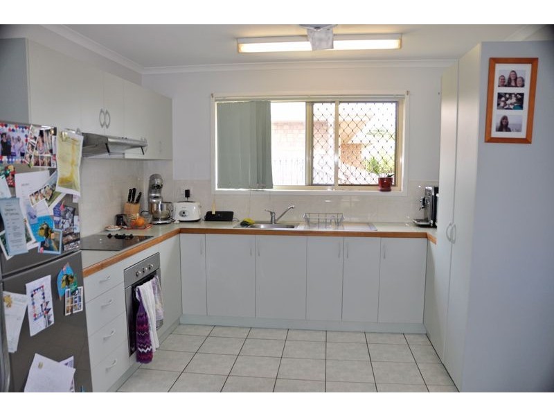 3/3 Ribbon Ct, Glenella QLD 4740