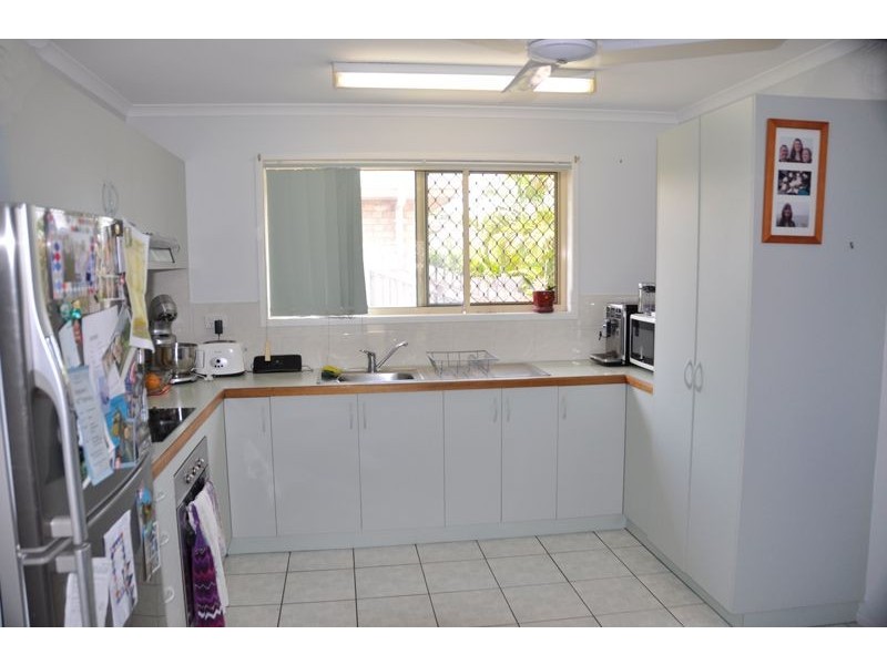 3/3 Ribbon Ct, Glenella QLD 4740