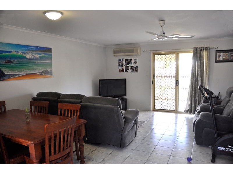 3/3 Ribbon Ct, Glenella QLD 4740