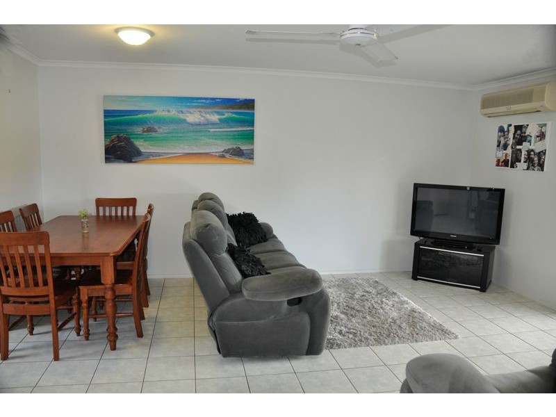 3/3 Ribbon Ct, Glenella QLD 4740