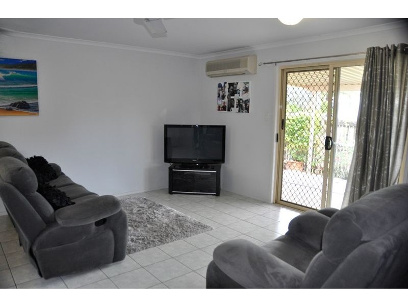 3/3 Ribbon Ct, Glenella QLD 4740