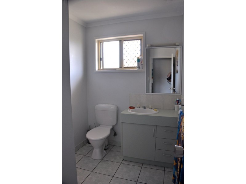 3/3 Ribbon Ct, Glenella QLD 4740