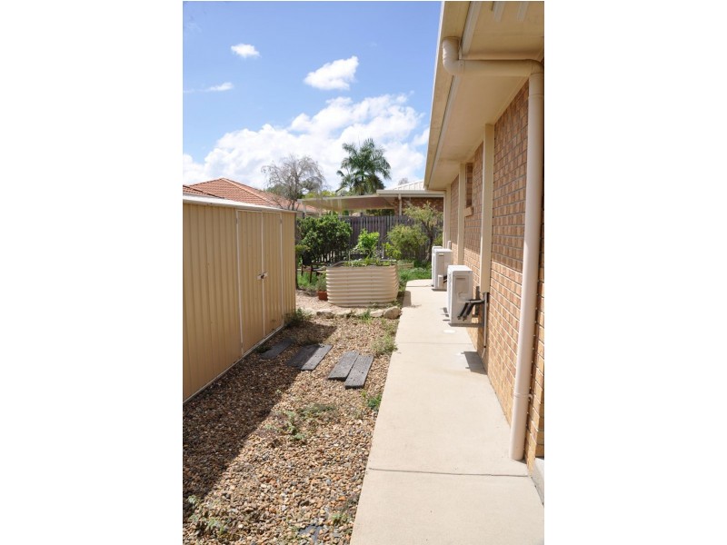 3/3 Ribbon Ct, Glenella QLD 4740