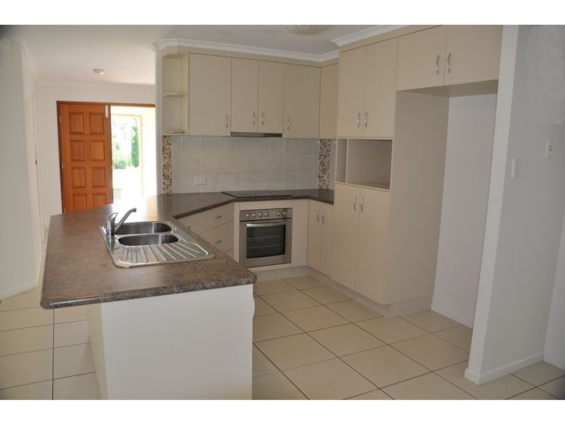 25 Townsend St, Bucasia QLD 4750