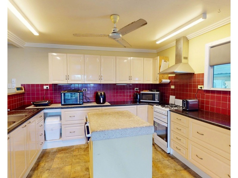 80 Kroombit Street, Biloela QLD 4715