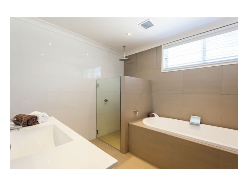 42 Arnott Crescent, Warriewood NSW 2102