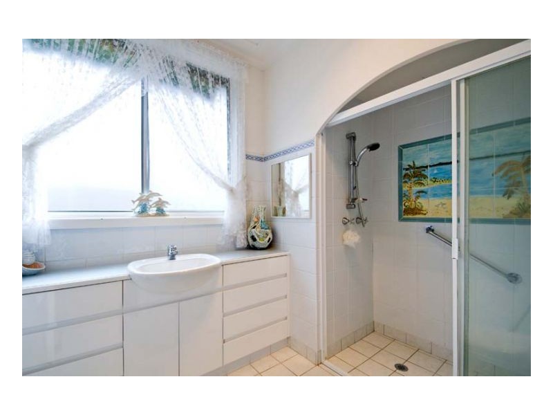 1 Bellevue Parade, North Curl Curl NSW 2099