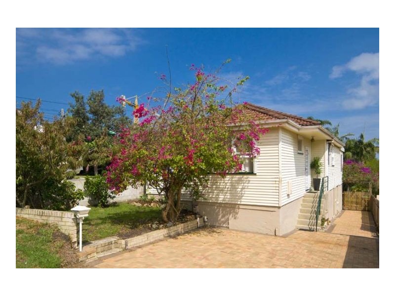 1 Bellevue Parade, North Curl Curl NSW 2099