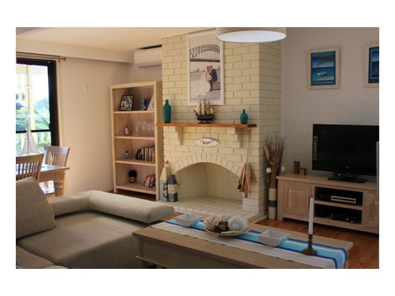 151 Barrenjoey Road (down quiet driveway away from main road), Newport NSW 2106