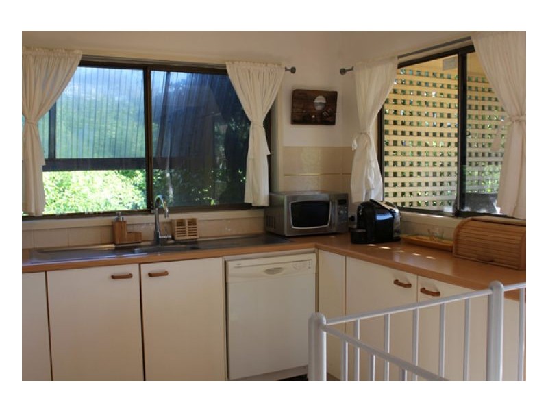 151 Barrenjoey Road (down quiet driveway away from main road), Newport NSW 2106