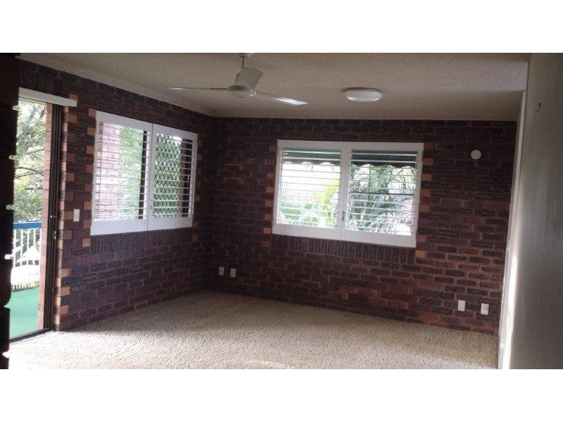 2/7 Hall Avenue, Bongaree QLD 4507