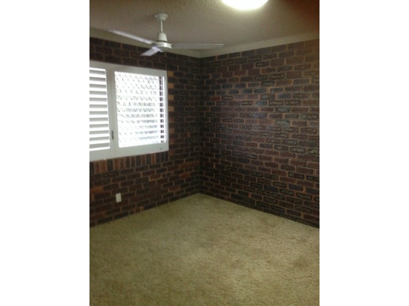 2/7 Hall Avenue, Bongaree QLD 4507