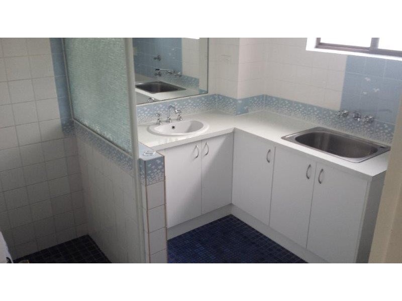 2/7 Hall Avenue, Bongaree QLD 4507