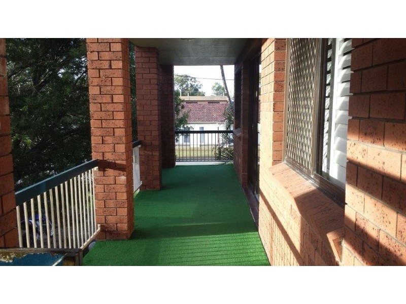 2/7 Hall Avenue, Bongaree QLD 4507