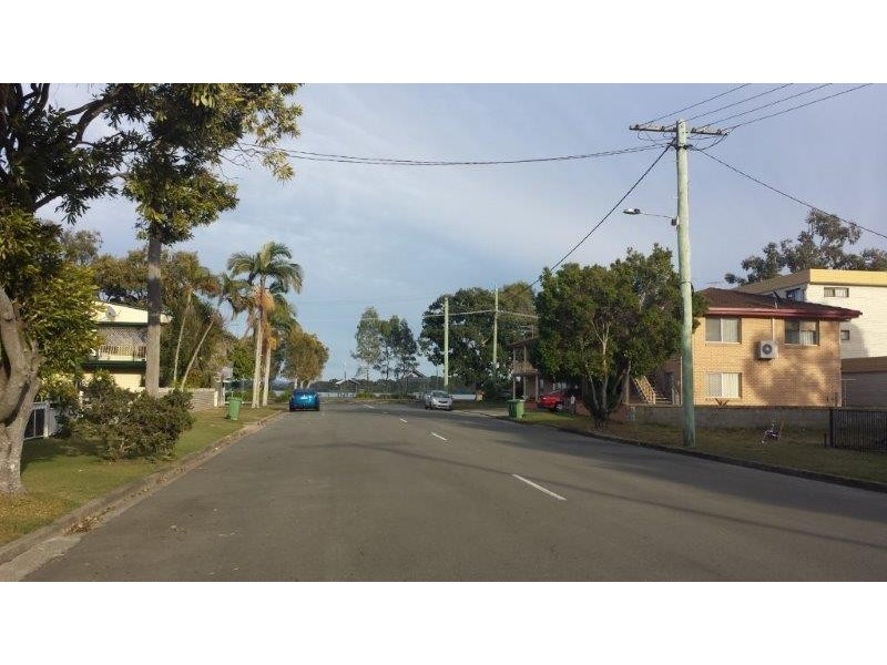 2/7 Hall Avenue, Bongaree QLD 4507