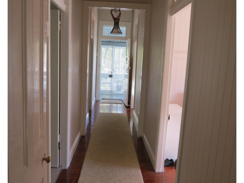 84 Palm Avenue, Shorncliffe QLD 4017