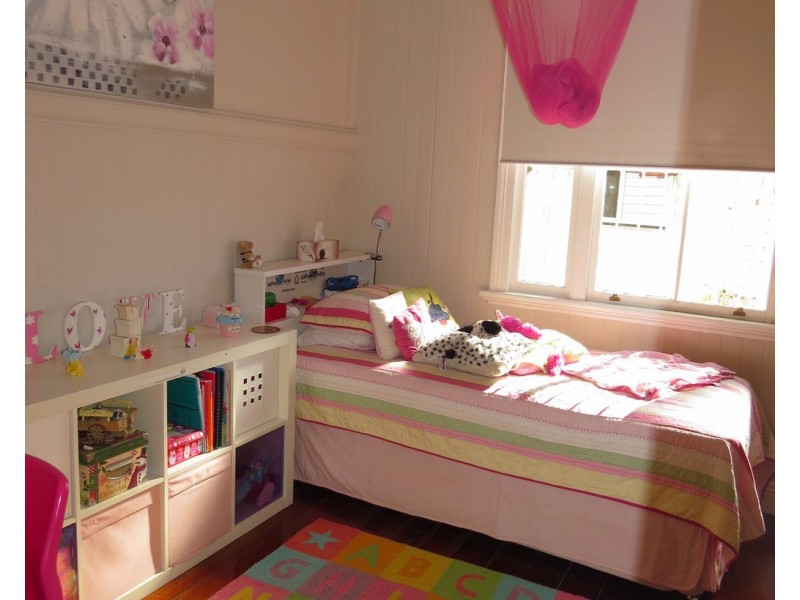 84 Palm Avenue, Shorncliffe QLD 4017