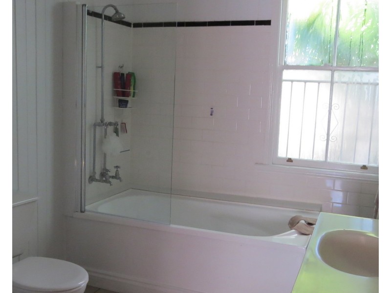 84 Palm Avenue, Shorncliffe QLD 4017