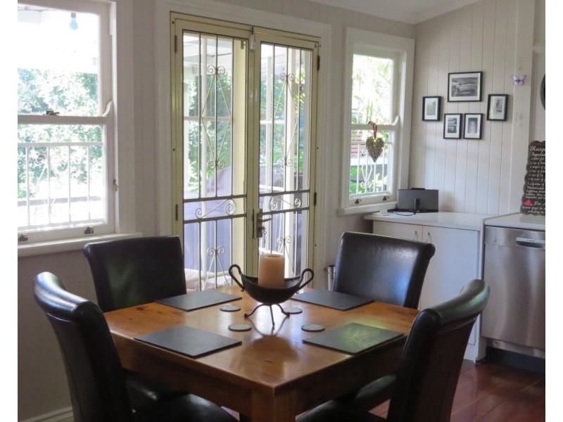 84 Palm Avenue, Shorncliffe QLD 4017