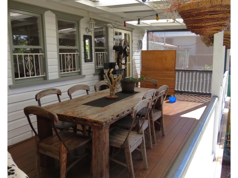 84 Palm Avenue, Shorncliffe QLD 4017