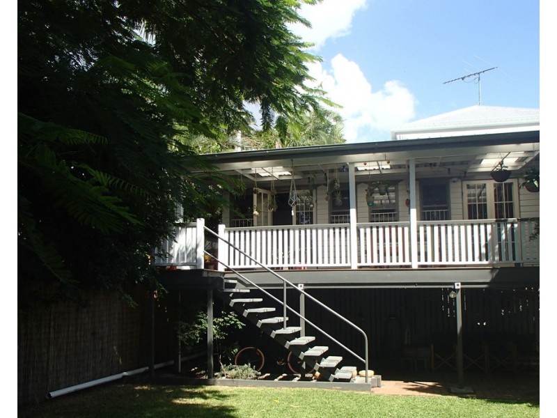 84 Palm Avenue, Shorncliffe QLD 4017