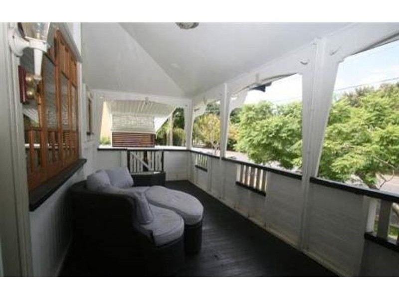 35 Palm Ave, Sandgate QLD 4017