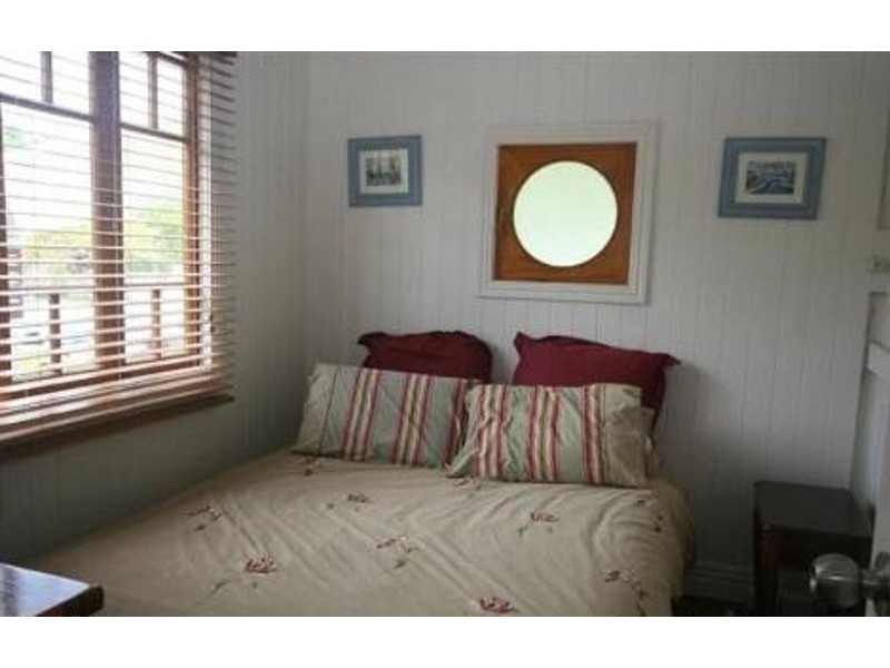 35 Palm Ave, Sandgate QLD 4017