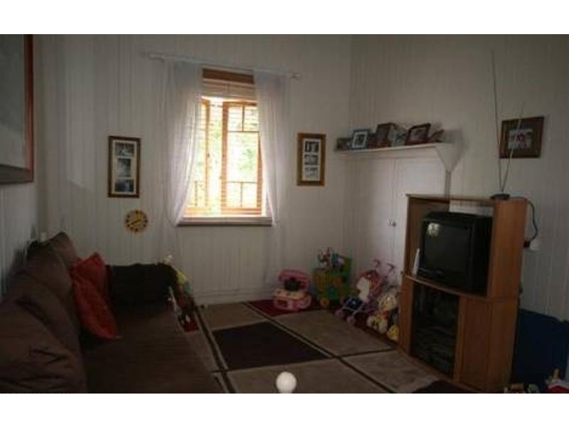 35 Palm Ave, Sandgate QLD 4017