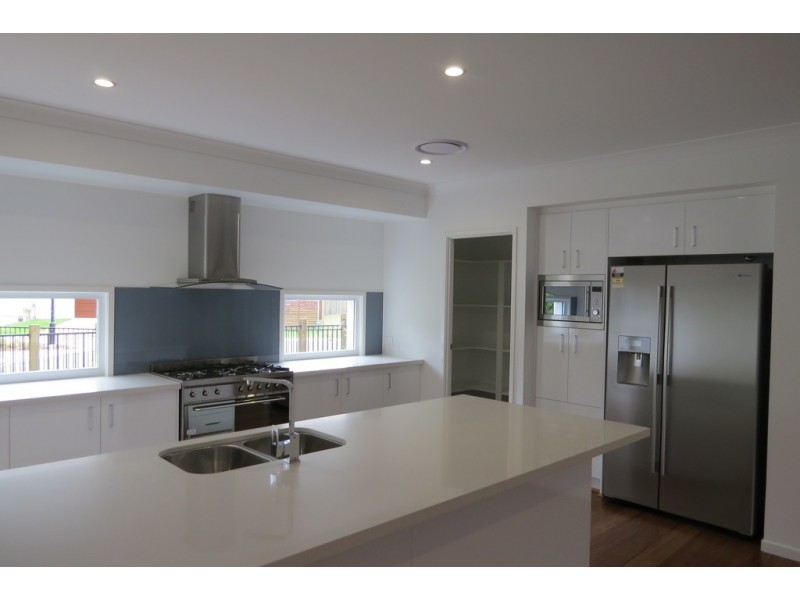 8 Aston Close, Brighton QLD 4017