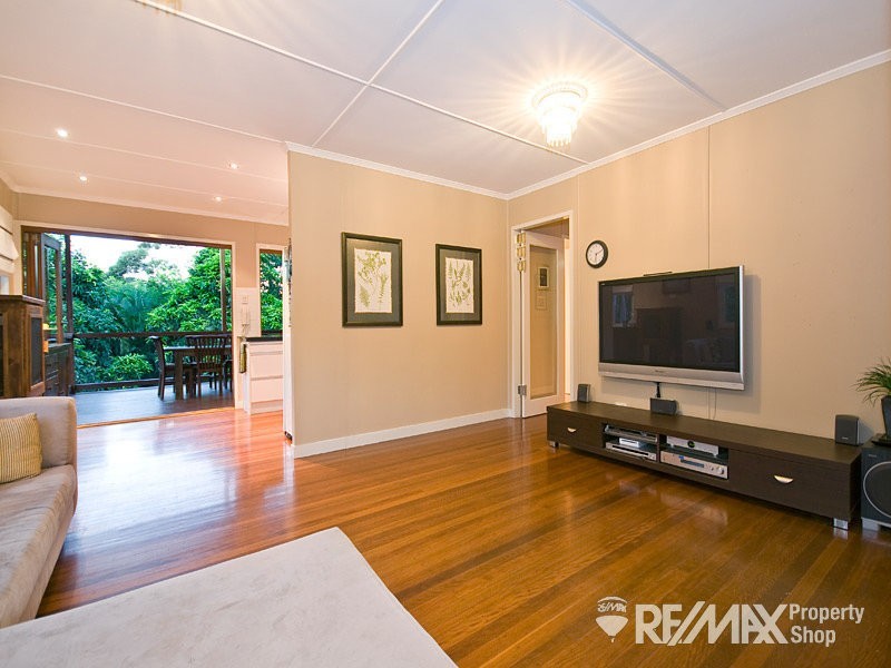 17 Rutherford Street, Stafford Heights QLD 4053