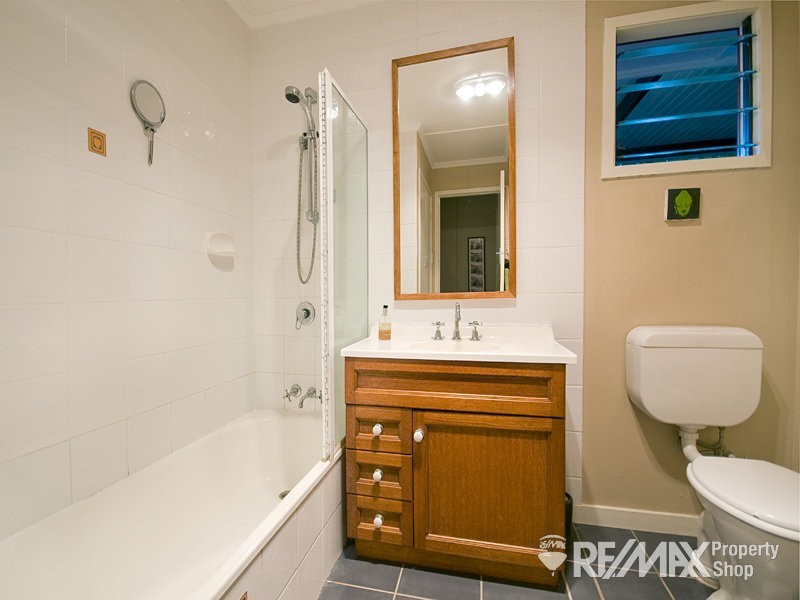 17 Rutherford Street, Stafford Heights QLD 4053