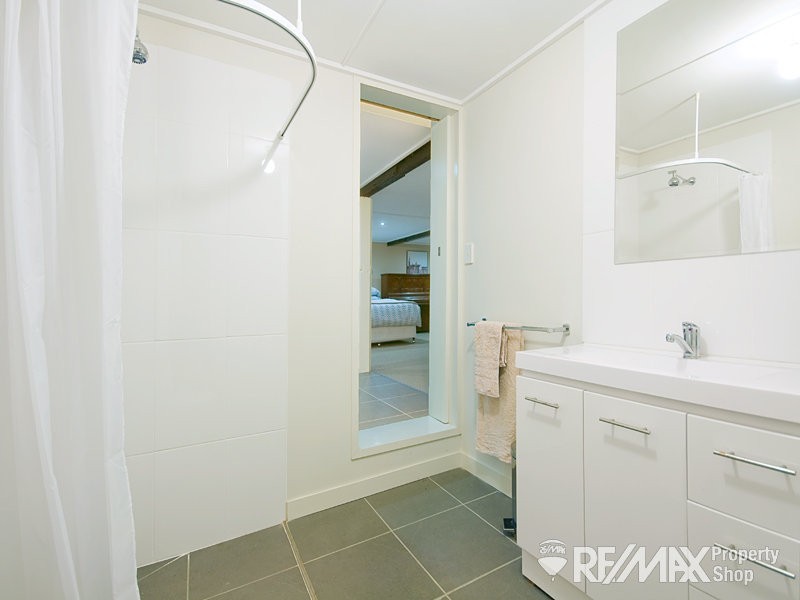 17 Rutherford Street, Stafford Heights QLD 4053