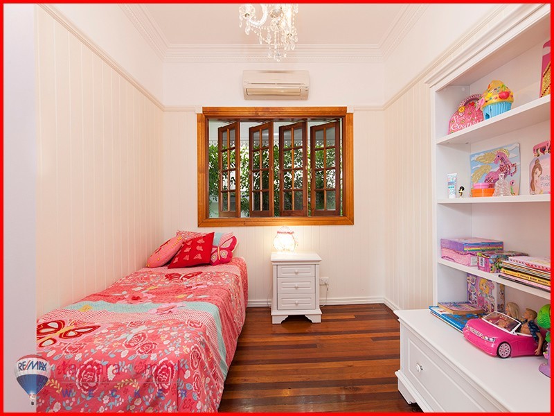 4 Dickson Street, Brighton QLD 4017