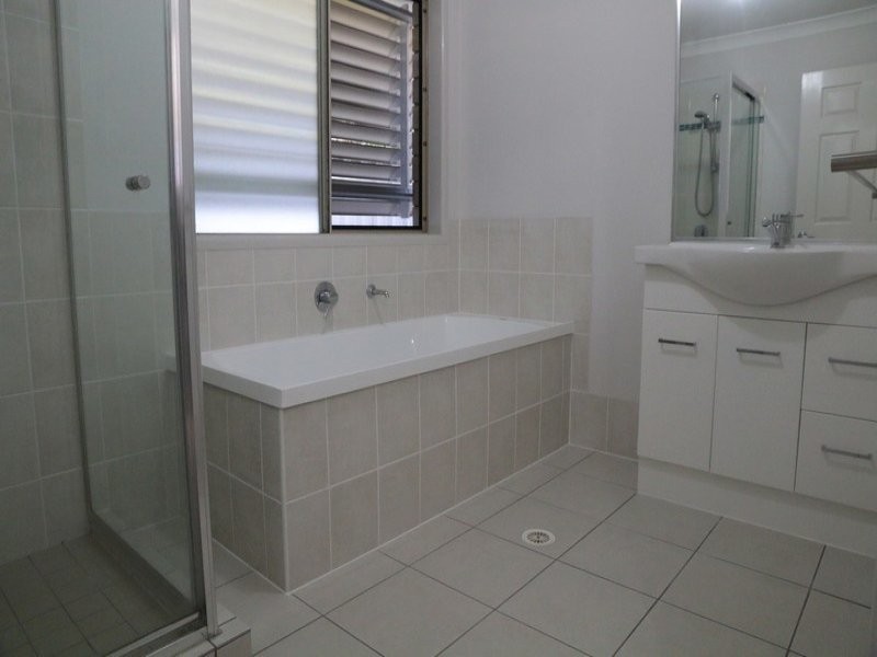 32 Bowen Street, Deagon QLD 4017