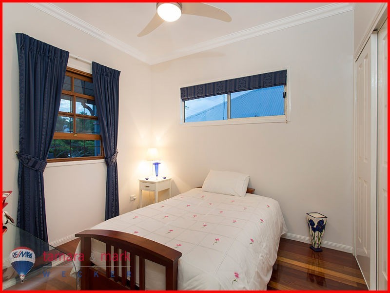 21 Raymond Street, Shorncliffe QLD 4017