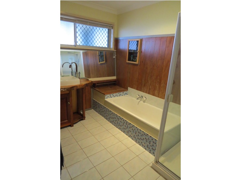 8 Binden St, Brighton QLD 4017
