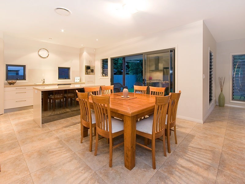 33 Raymond Street, Shorncliffe QLD 4017